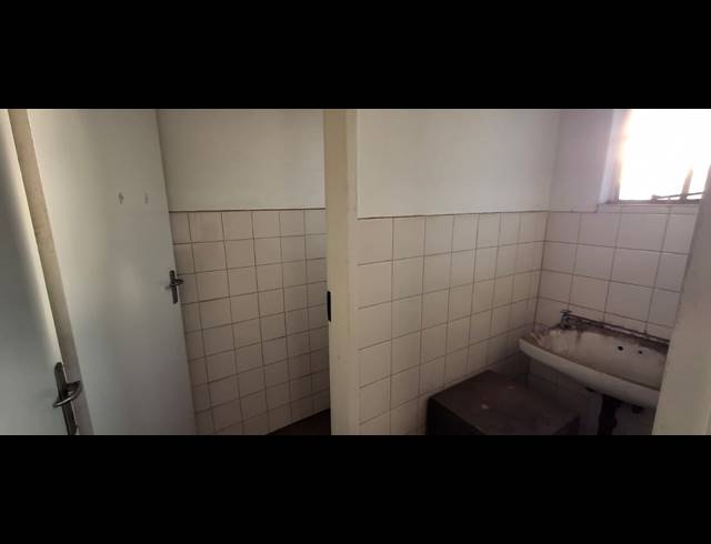 1,265M² BUILDING FOR SALE IN APEX